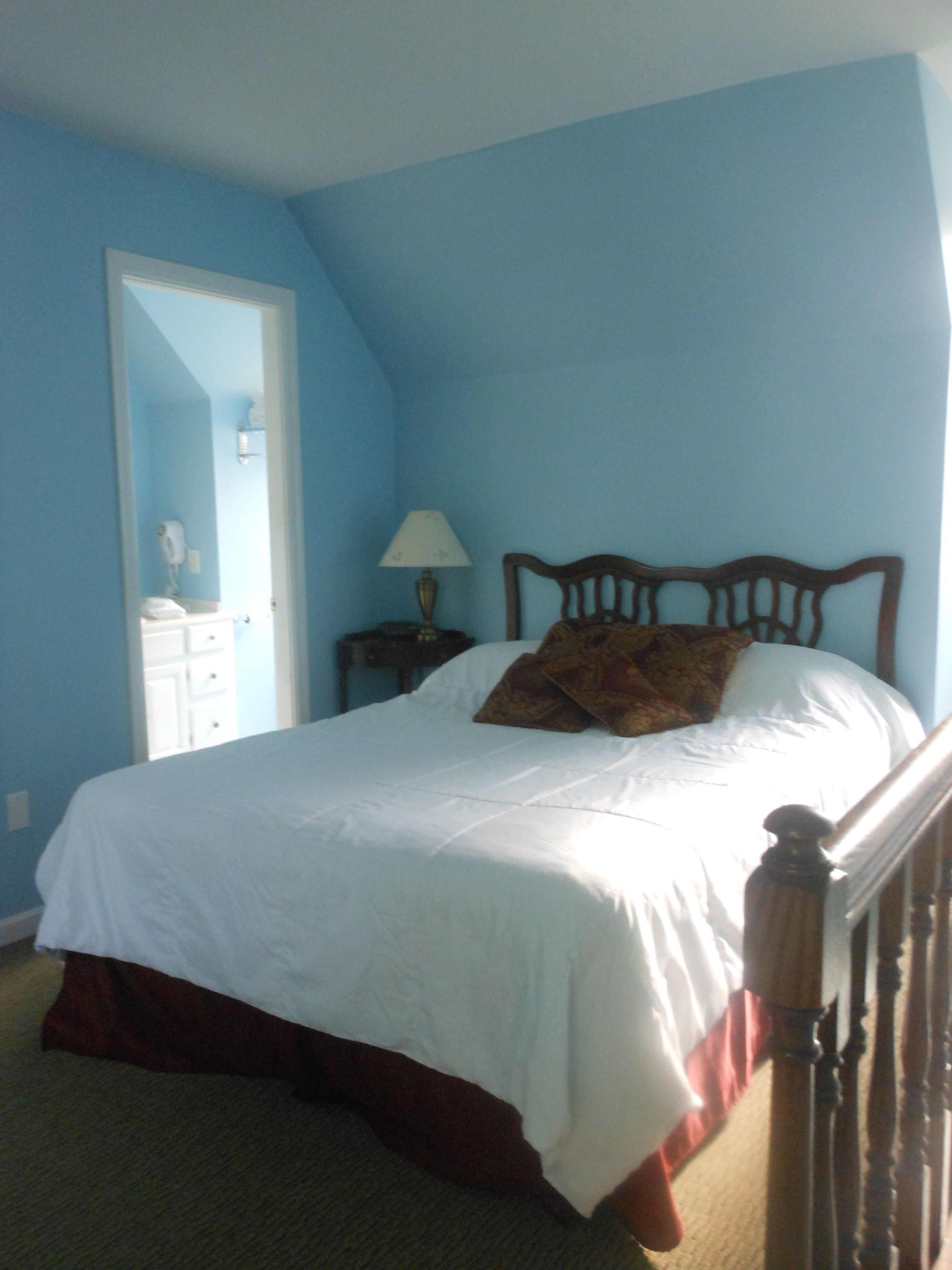 Standard Apartment, 1 Queen Bed with Sofa bed (No elevator) | 1 bedroom, individually decorated, individually furnished, desk