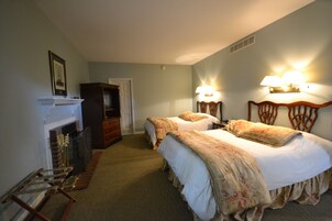 1 habitación, decoración personalizada, muebles diferentes y escritorio 