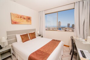 Kamar Double, 1 Tempat Tidur Double, kamar mandi pribadi | Brankas, meja kerja, setrika/meja setrika, dan tempat tidur bayi gratis