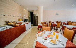 Free daily buffet breakfast - Hotel Iquique Express (Iquique)