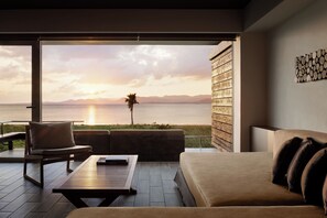 套房, 浴缸, 海景 | 羽絨被、客房內保險箱、遮光布/窗簾、熨斗/熨衣板