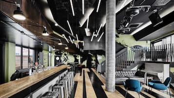 Bar (trong khuôn viên)