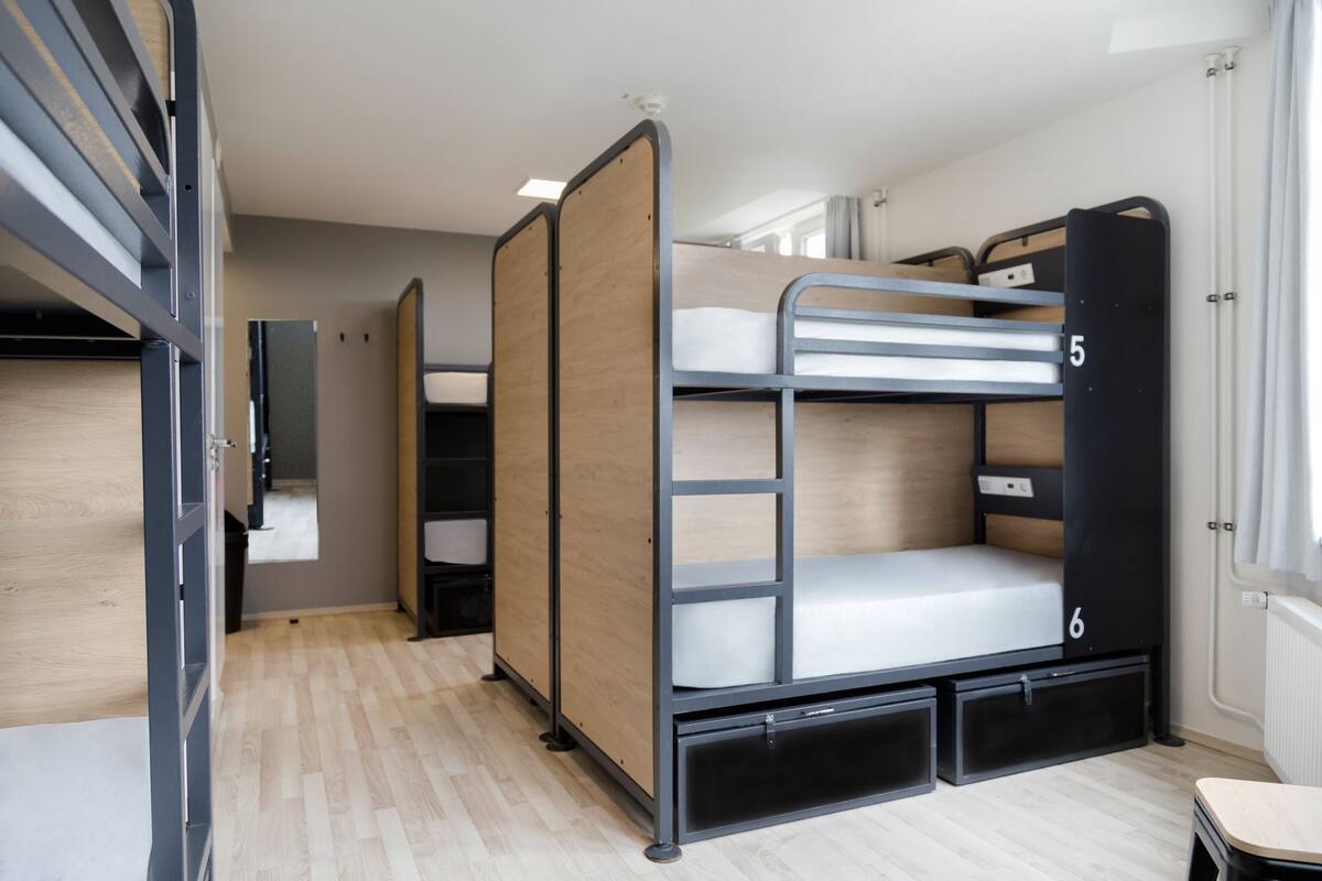 Bed in a 8 Bed Room | WiFi (free), bed sheets