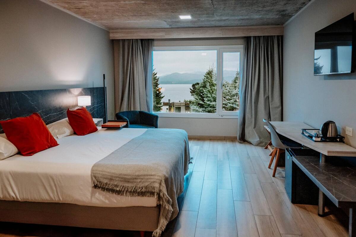 Minibar, caja fuerte, wifi gratis y ropa de cama
