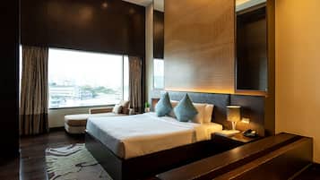 Presidential Jacuzzi Suite | 1 ห้องนอน, เครื่องนอนป้องกันสารก่อภูมิแพ้, มินิบาร์, ตู้นิรภัยในห้องพัก