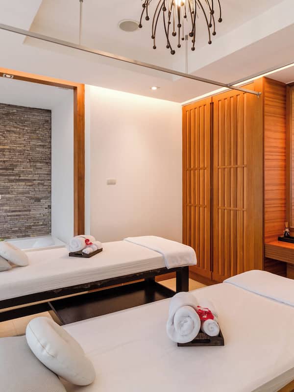 Couples treatment rooms, body treatments, aromatherapy, Thai massages