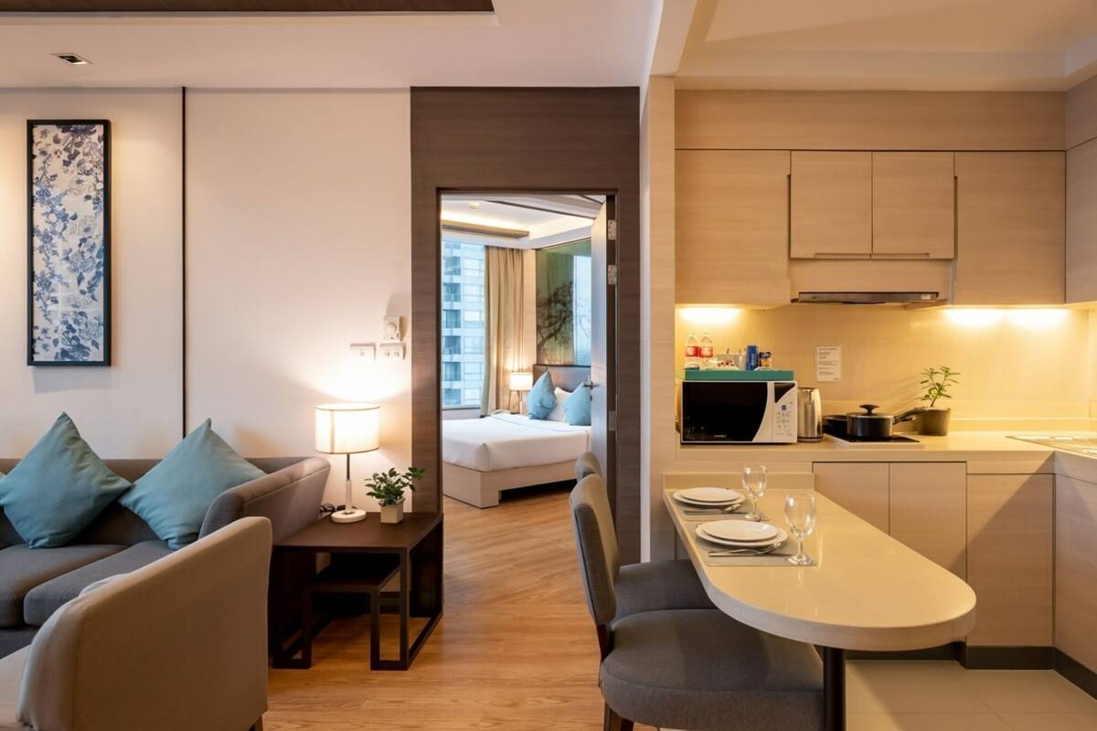 Sky Bay Suite | เครื่องนอนป้องกันสารก่อภูมิแพ้, มินิบาร์, ตู้นิรภัยในห้องพัก, โต๊ะทำงาน