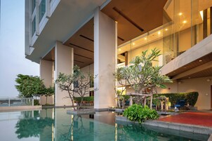 Kolam renang terbuka
