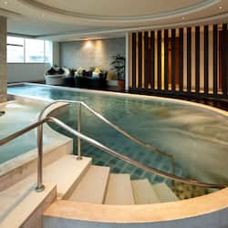Indoor spa tub