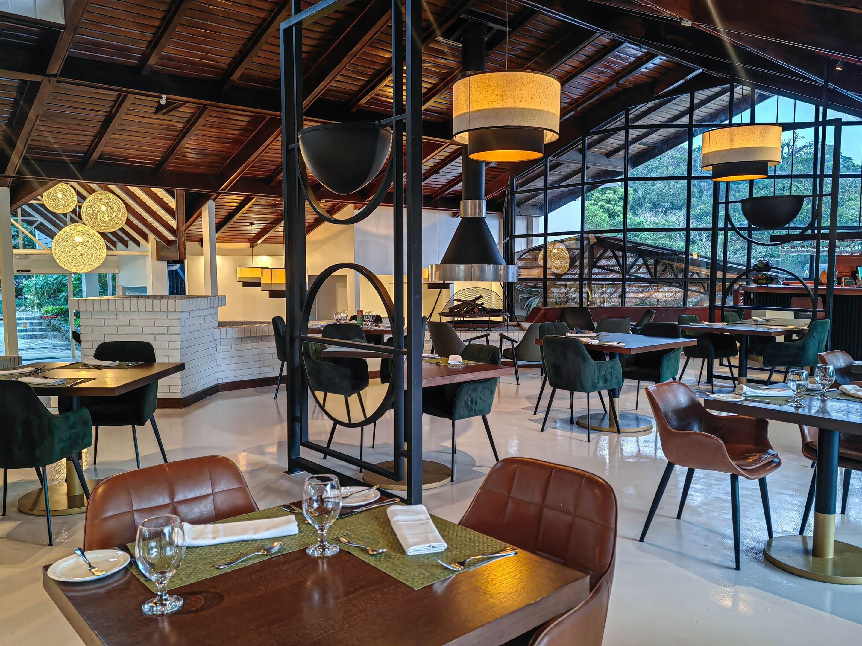 breakfast, lunch, dinner served; fusion cuisine, garden views