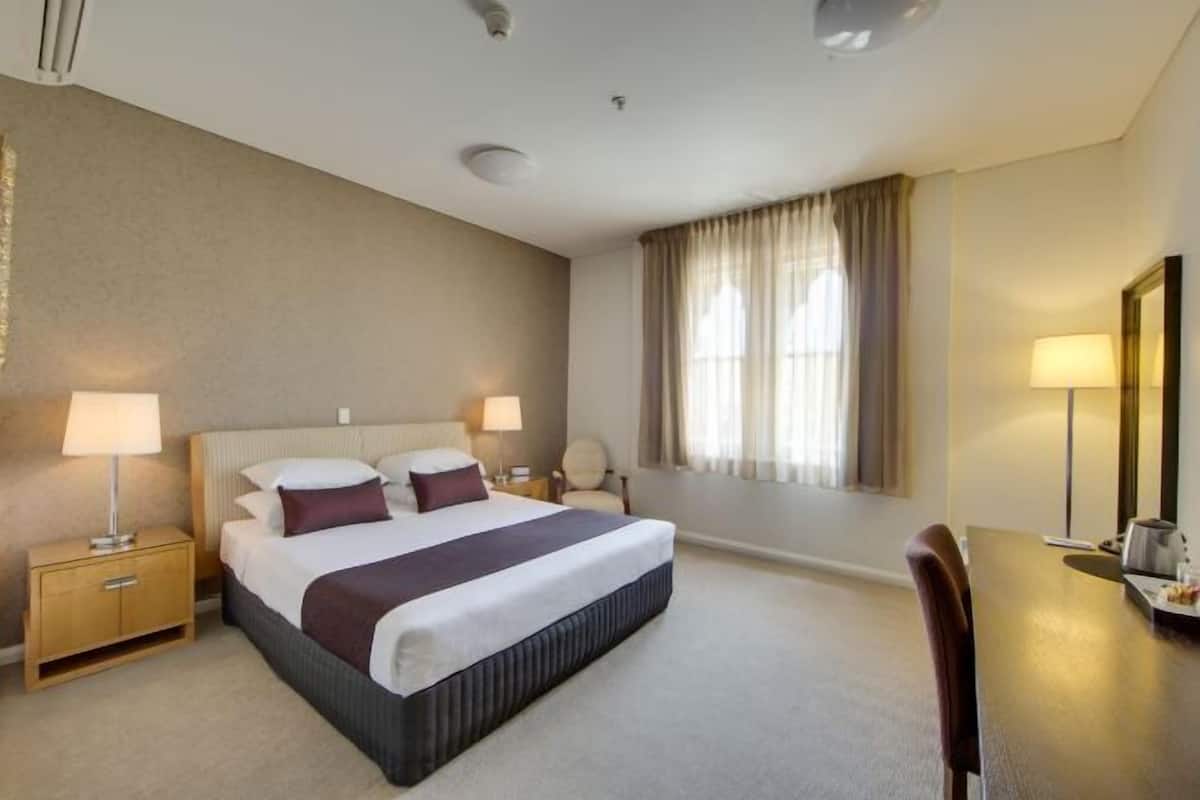 1 bedroom, in-room safe, desk, iron/ironing board