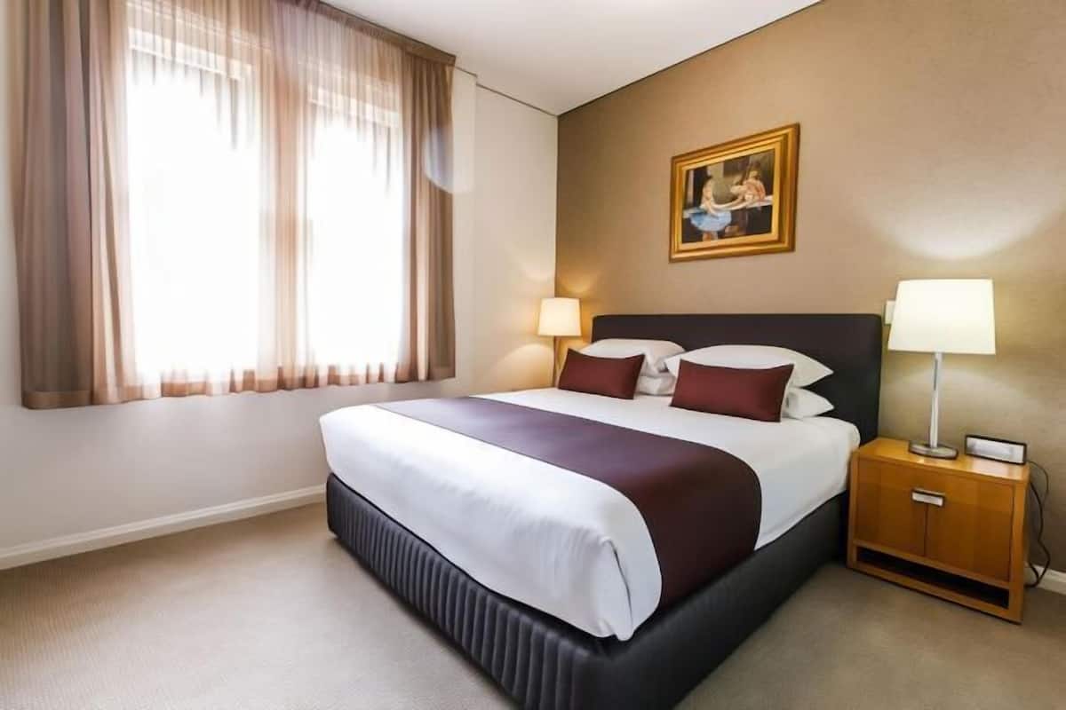 1 bedroom, in-room safe, desk, iron/ironing board