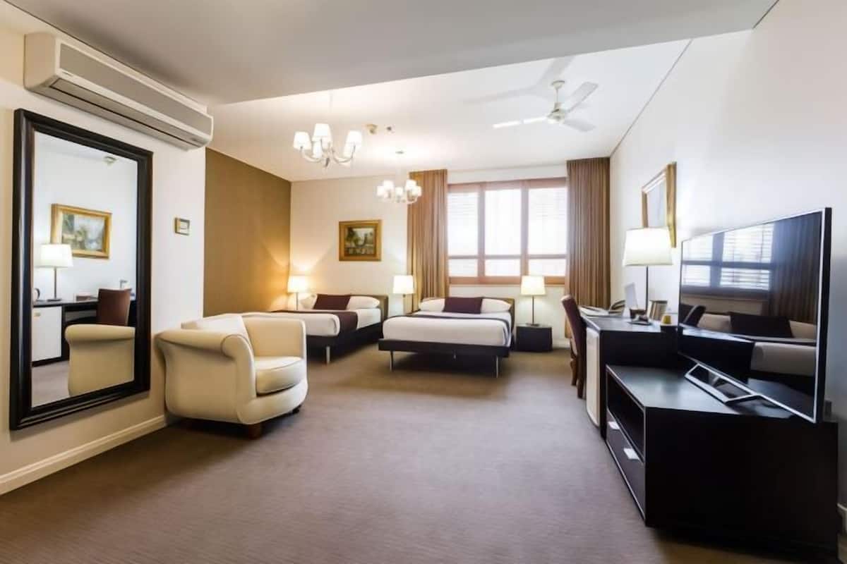 1 bedroom, in-room safe, desk, iron/ironing board