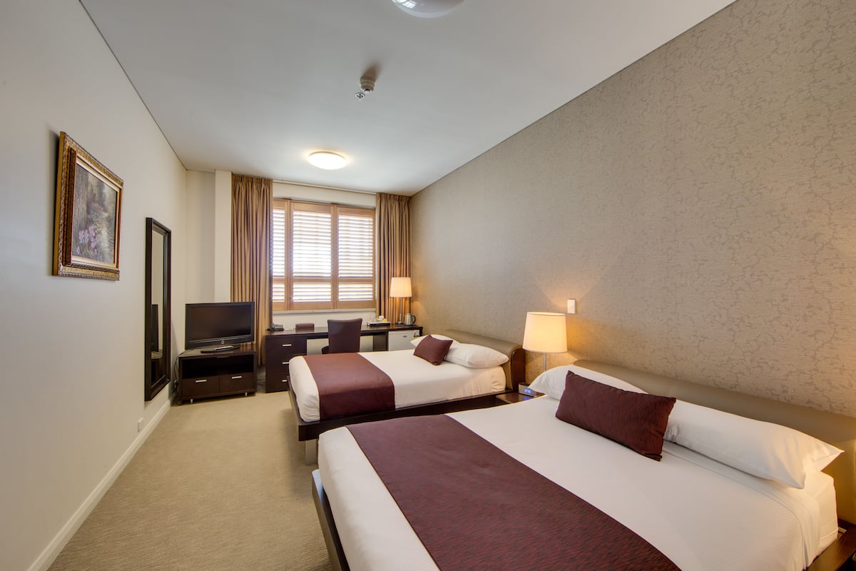 1 bedroom, in-room safe, desk, iron/ironing board