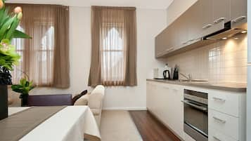 Executive Suite | In-room safe, desk, iron/ironing board, free WiFi