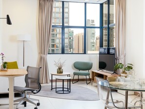 In-room safe, individually decorated, individually furnished, desk - Novotel Living Singapore Orchard (Singapore)