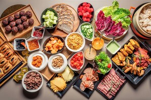 Se ofrece un desayuno para llevar (23.98 SGD por persona)