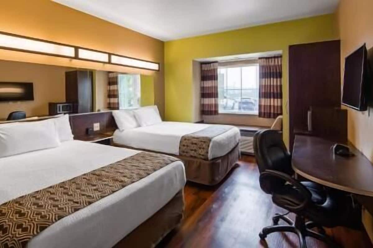 Ropa de cama de alta calidad y escritorio
