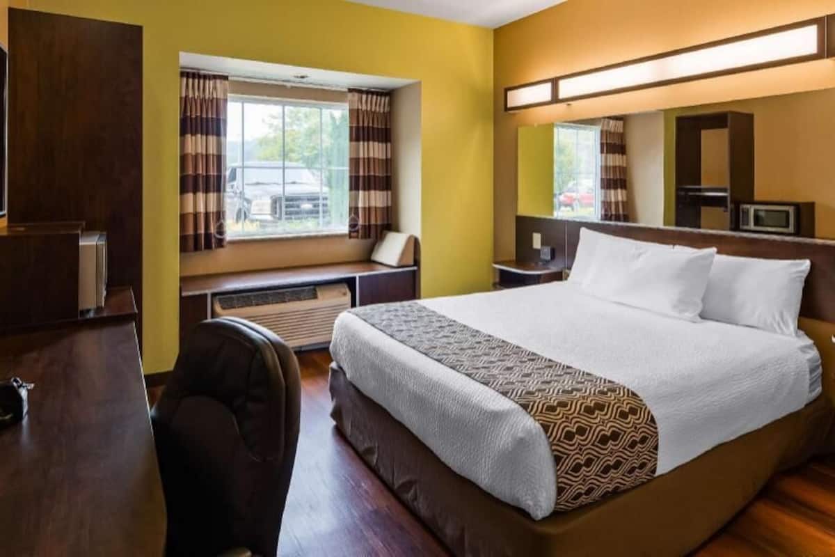 Ropa de cama de alta calidad y escritorio