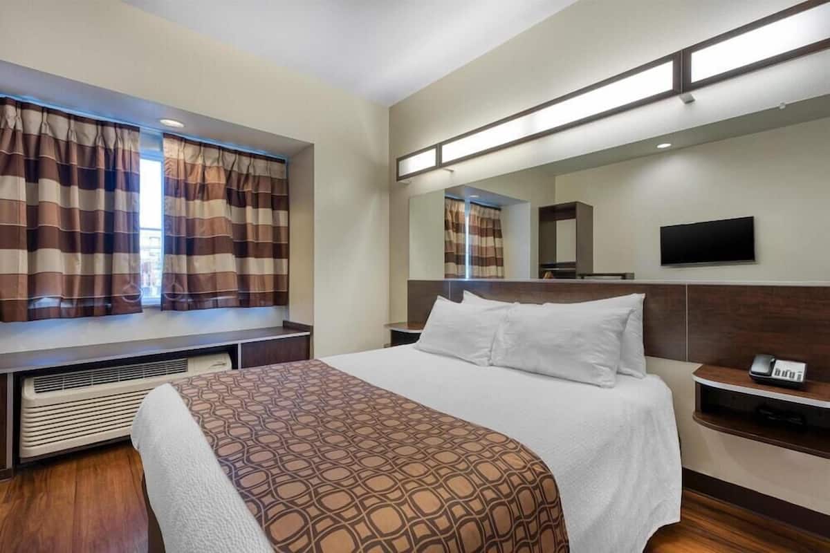 Ropa de cama de alta calidad y escritorio