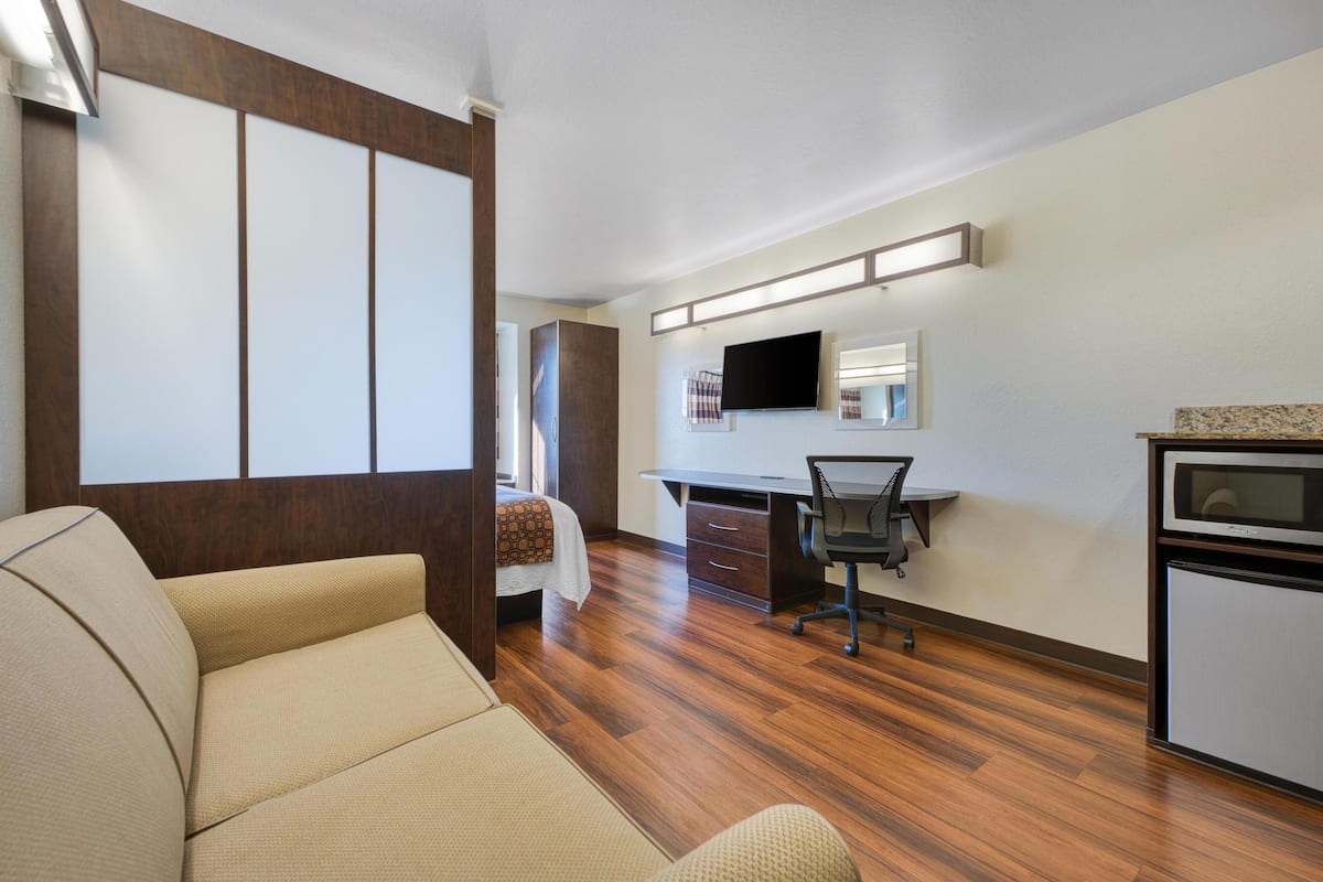 Junior Suite, 1 King Bed with Sofa bed, Non Smoking, Refrigerator & Microwave (with Sofabed) | Premium bedding, desk, laptop workspace, iron/ironing board