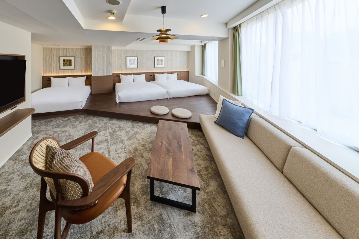 Family Suite, Multiple Beds, Non Smoking, City View | Building design