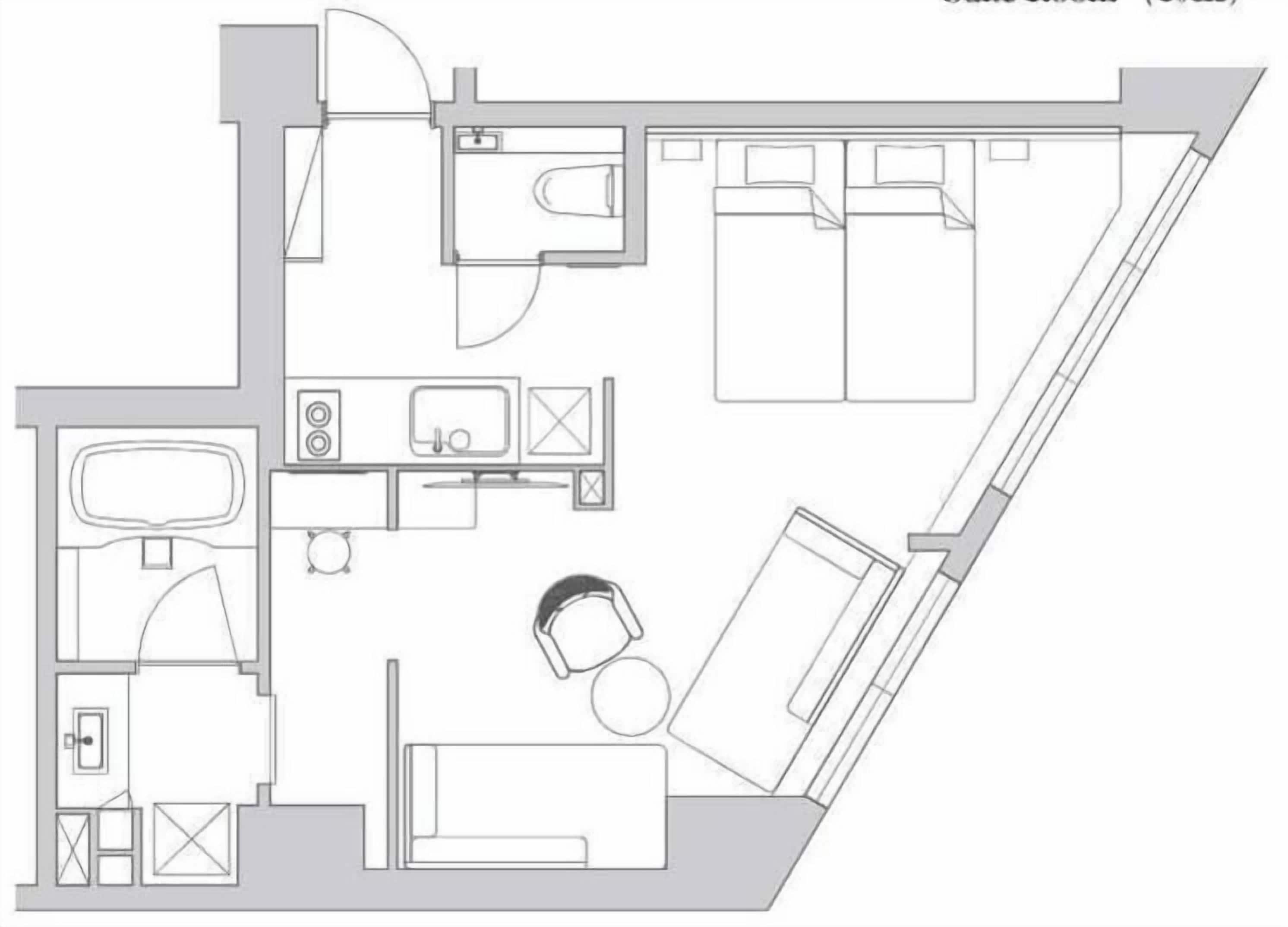 Plano de un cuarto de hotel que muestra una cama, un escritorio, una silla, un baño y una pequeña zona de estar.