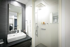Rainfall showerhead, free toiletries, hair dryer, bathrobes
