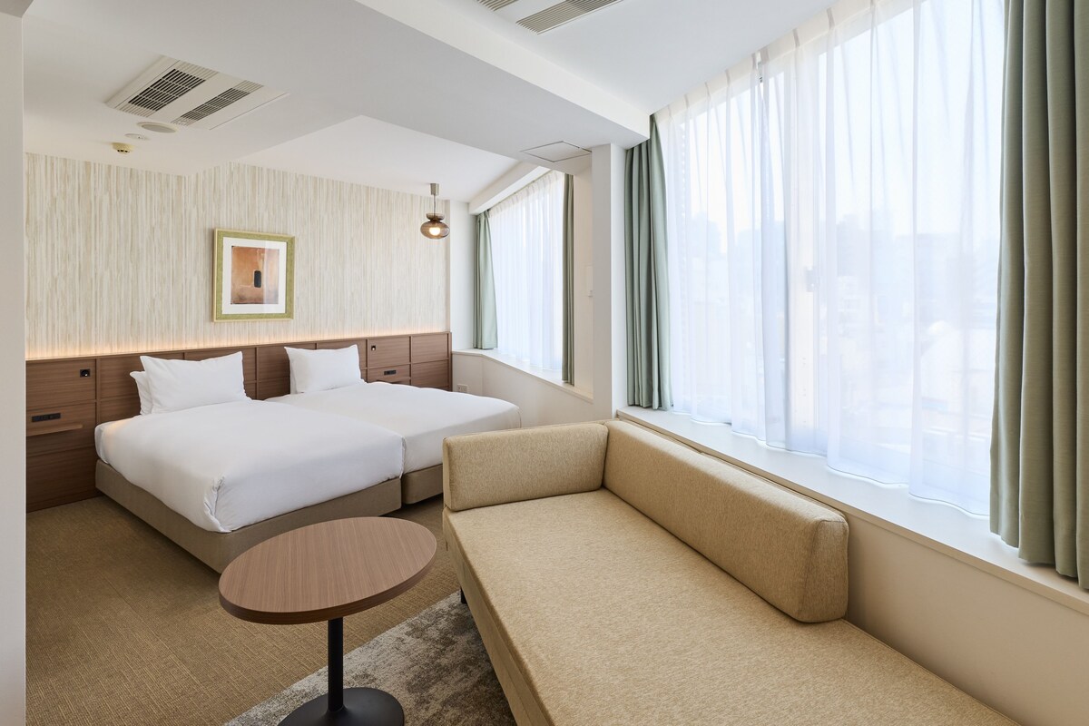 1 bedroom, premium bedding, in-room safe, laptop workspace