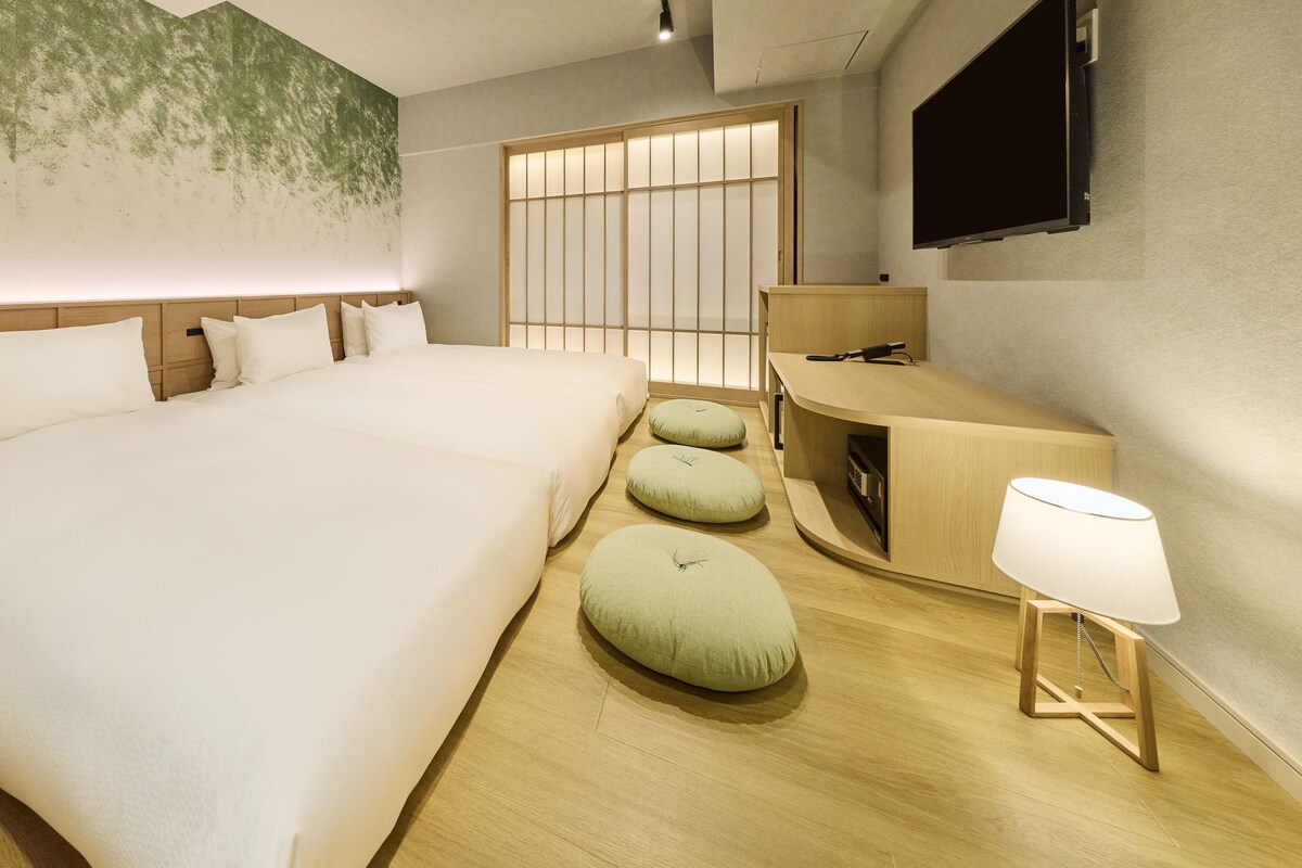 1 bedroom, premium bedding, in-room safe, laptop workspace