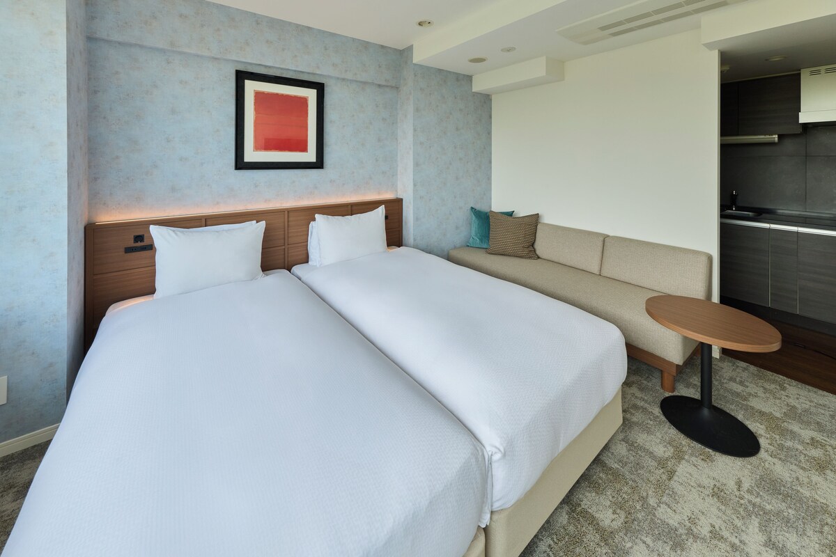 1 bedroom, premium bedding, in-room safe, laptop workspace