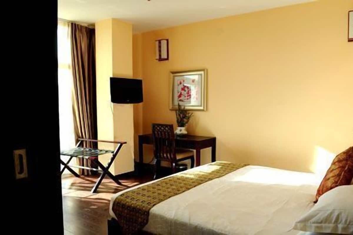 Habitación Deluxe, 1 cama King size | Minibar, caja de seguridad en la habitación y wifi gratis