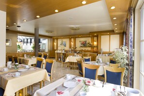 Breakfast area - Göbel's Hotel zum Löwen (Friedewald)