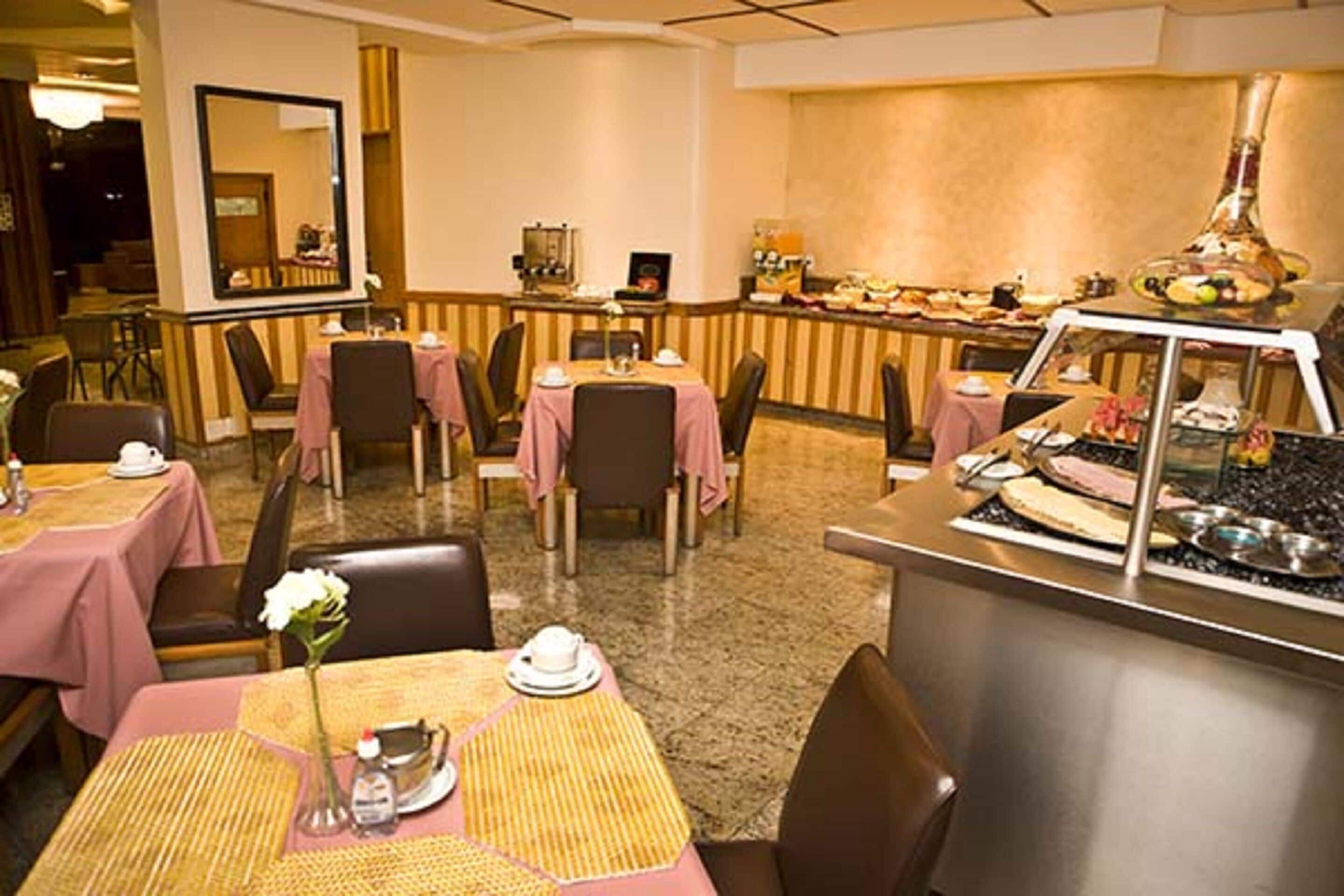 Photo - Carillon Plaza Hotel