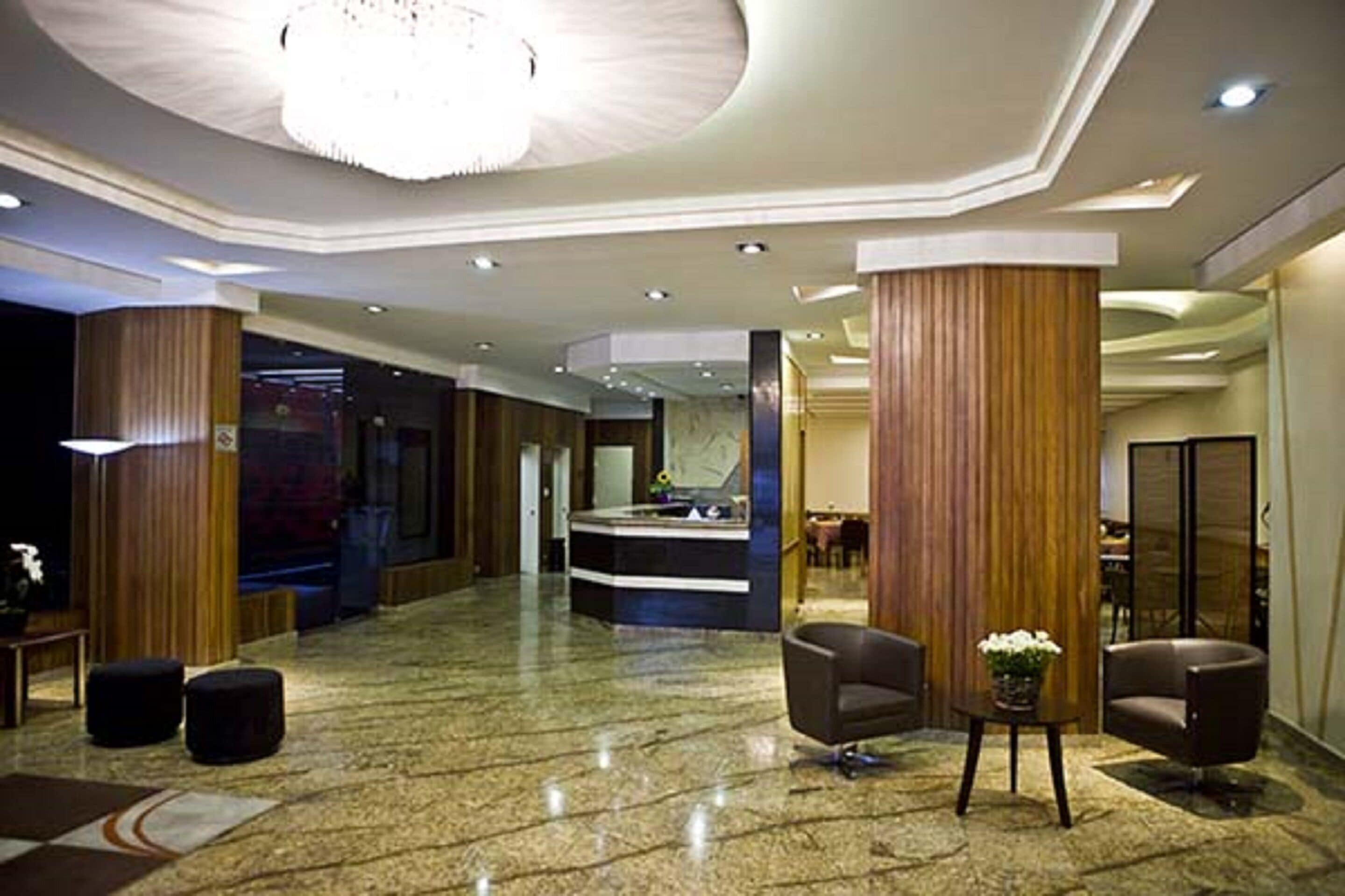 Photo - Carillon Plaza Hotel