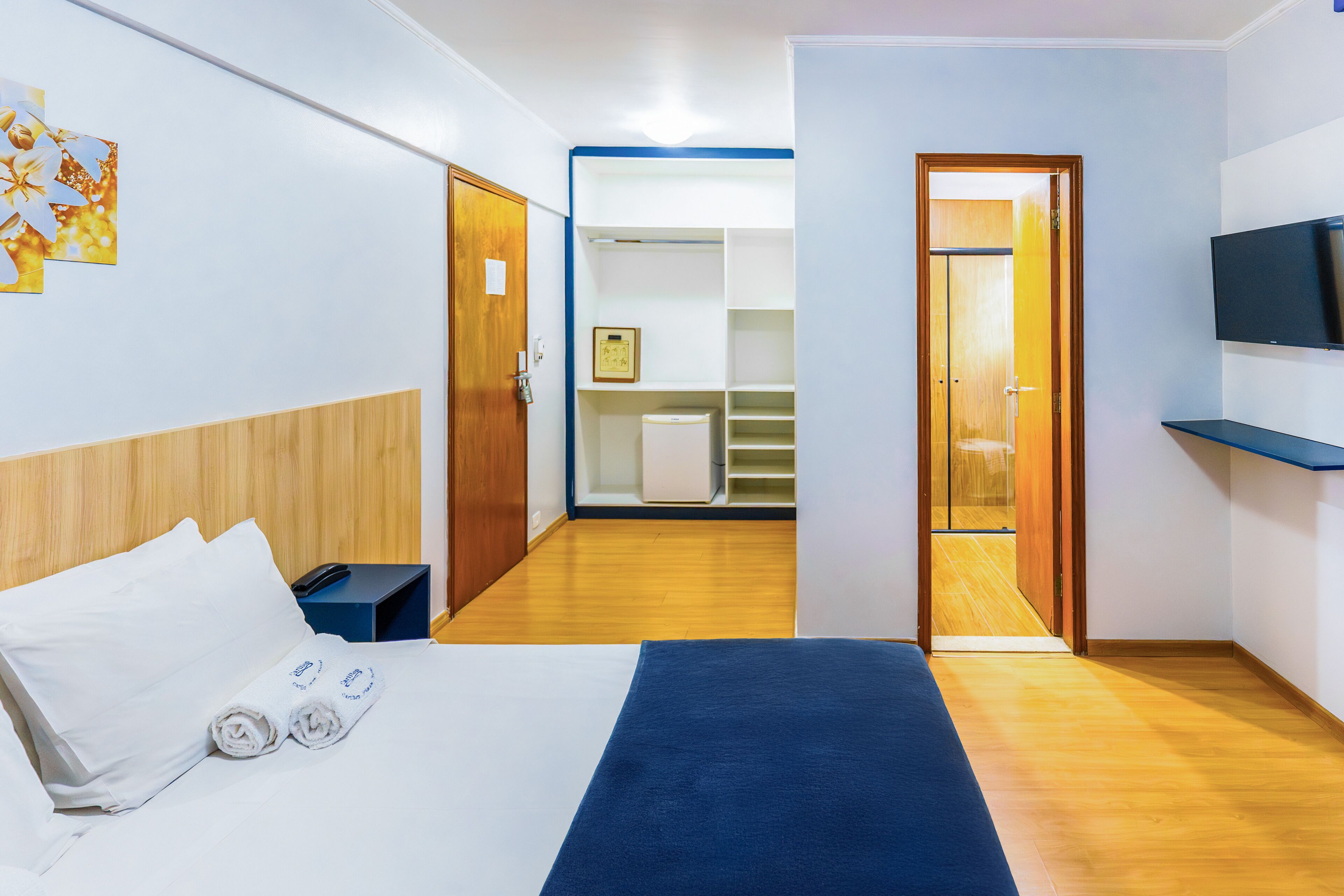 Photo - Carillon Plaza Hotel