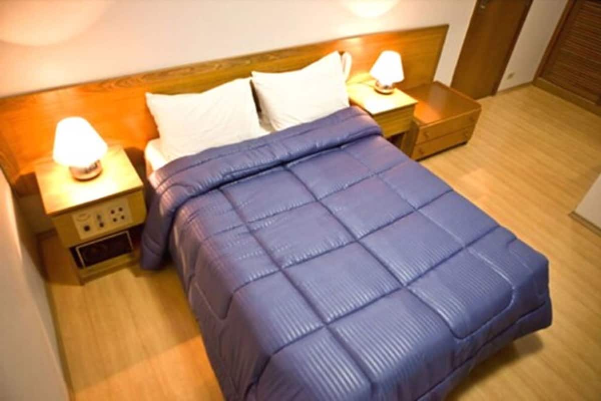 Minibar, in-room safe, soundproofing, free WiFi