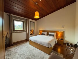 Ropa de cama de alta calidad, escritorio y cortinas blackout 