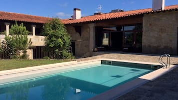 Seasonal outdoor pool, pool umbrellas