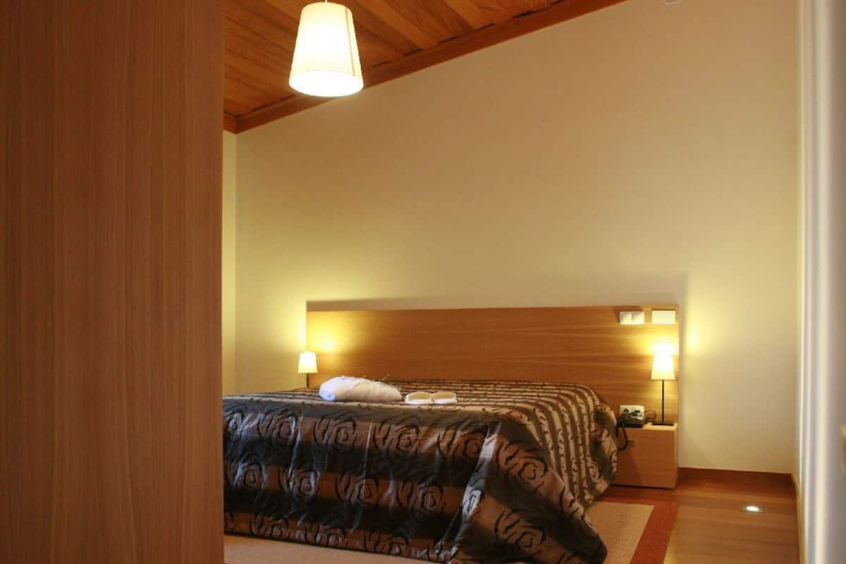 Superior Double or Twin Room, Jetted Tub | 1 bedroom, premium bedding, desk, blackout drapes