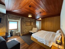 Ropa de cama de alta calidad, escritorio y cortinas blackout 