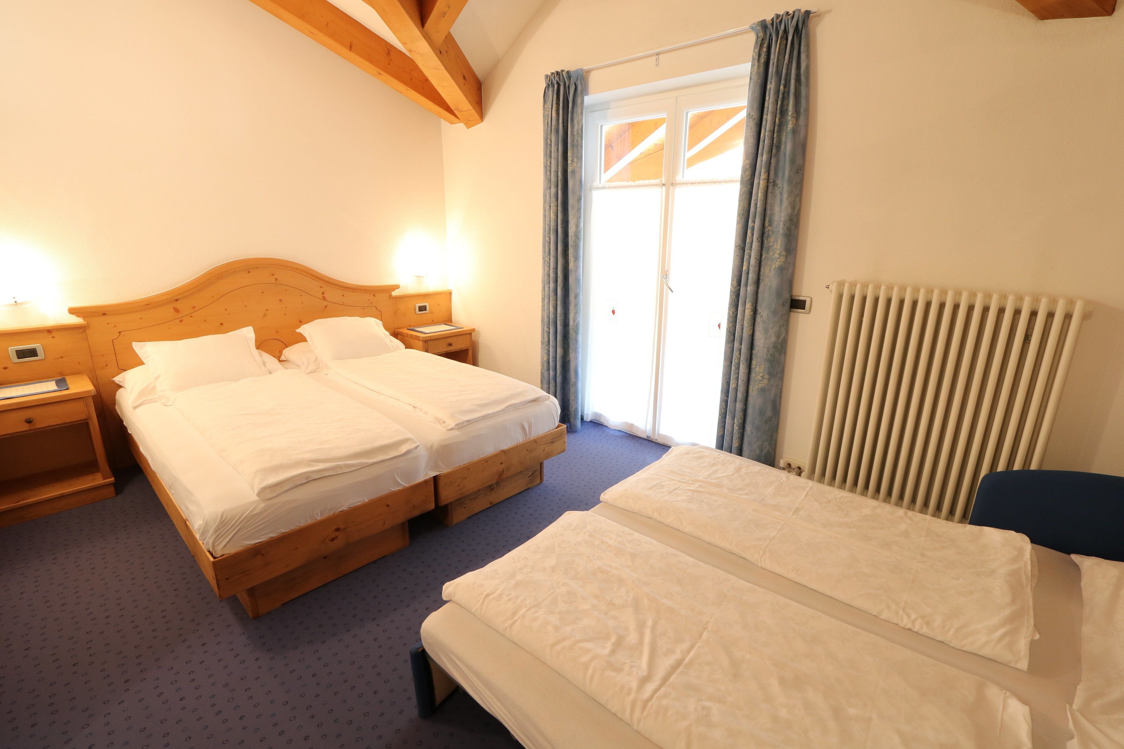 comfort quadruple room, balcony | down duvets, minibar, in-room safe, desk