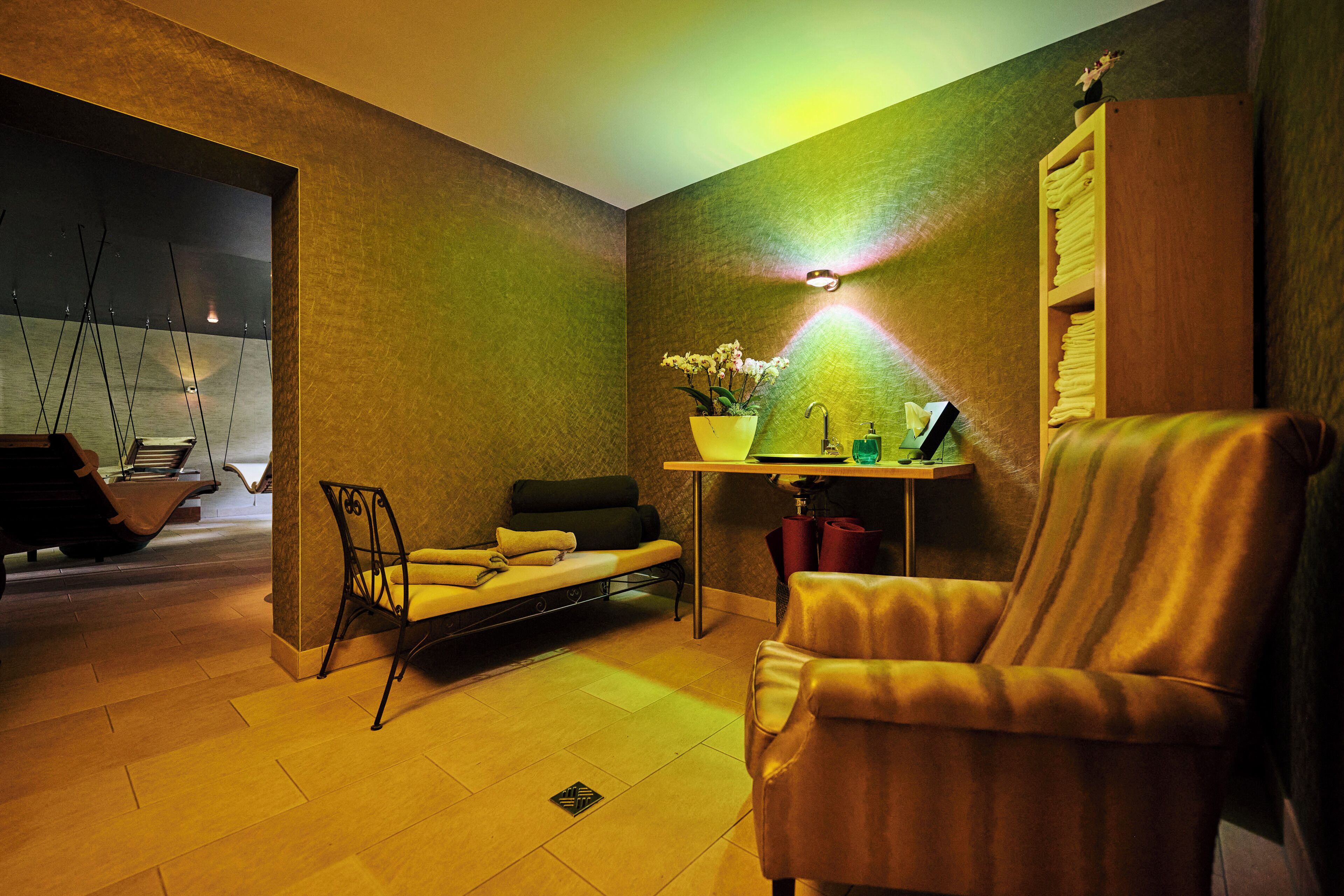 sauna, hot tub, steam room, body treatments, body wraps, body scrubs