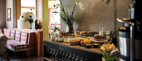 Frukost enligt egen bestÀllning varje dag (EUR 18 per person)