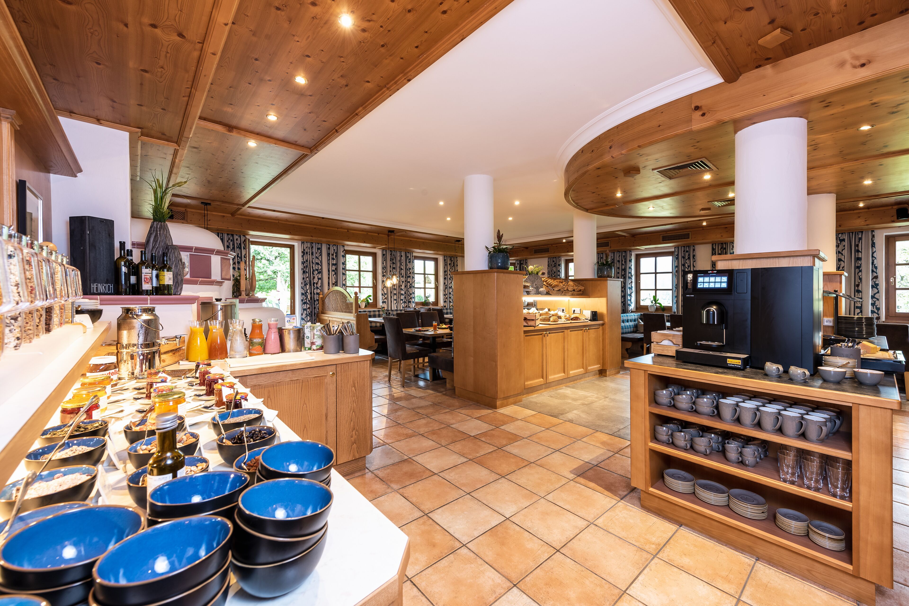 daily buffet breakfast (eur 22 per person)