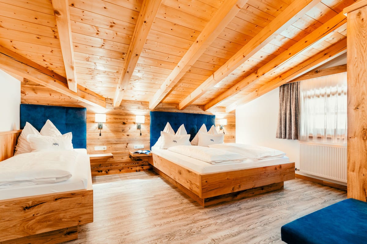 hypo-allergenic bedding, in-room safe, free wifi, bed sheets