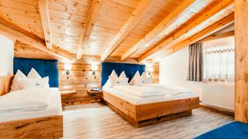 Hypo-allergenic bedding, in-room safe, free WiFi, bed sheets