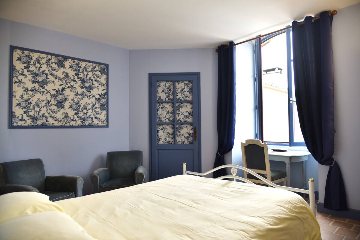 comfort room | premium bedding, individually decorated, individually furnished, desk