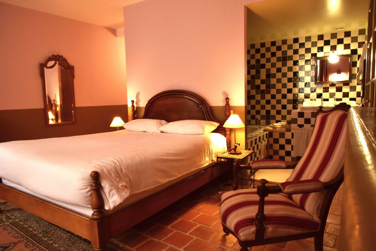 Comfort Room | Premium bedding, individually decorated, individually furnished, desk