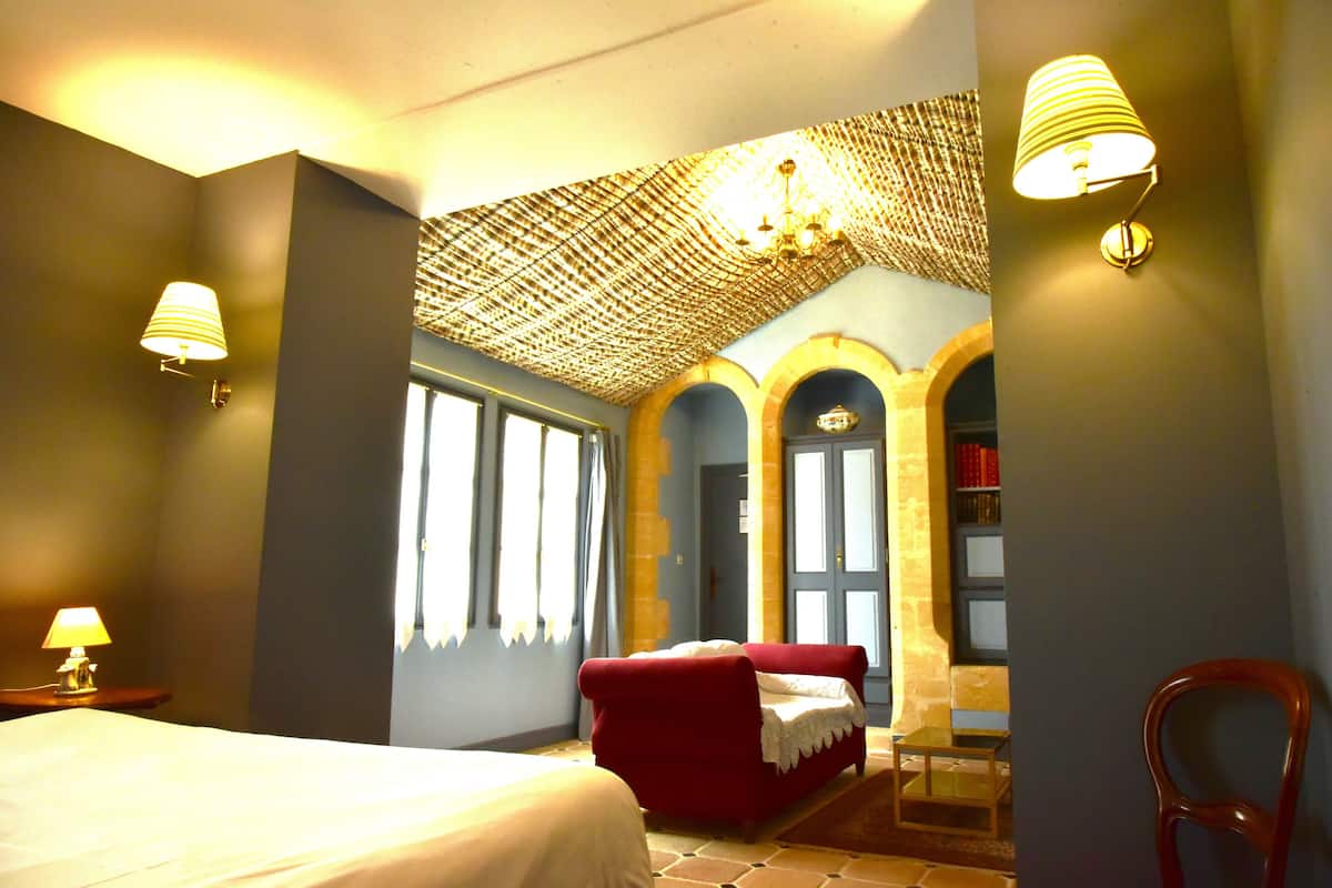 junior room | premium bedding, individually decorated, individually furnished, desk